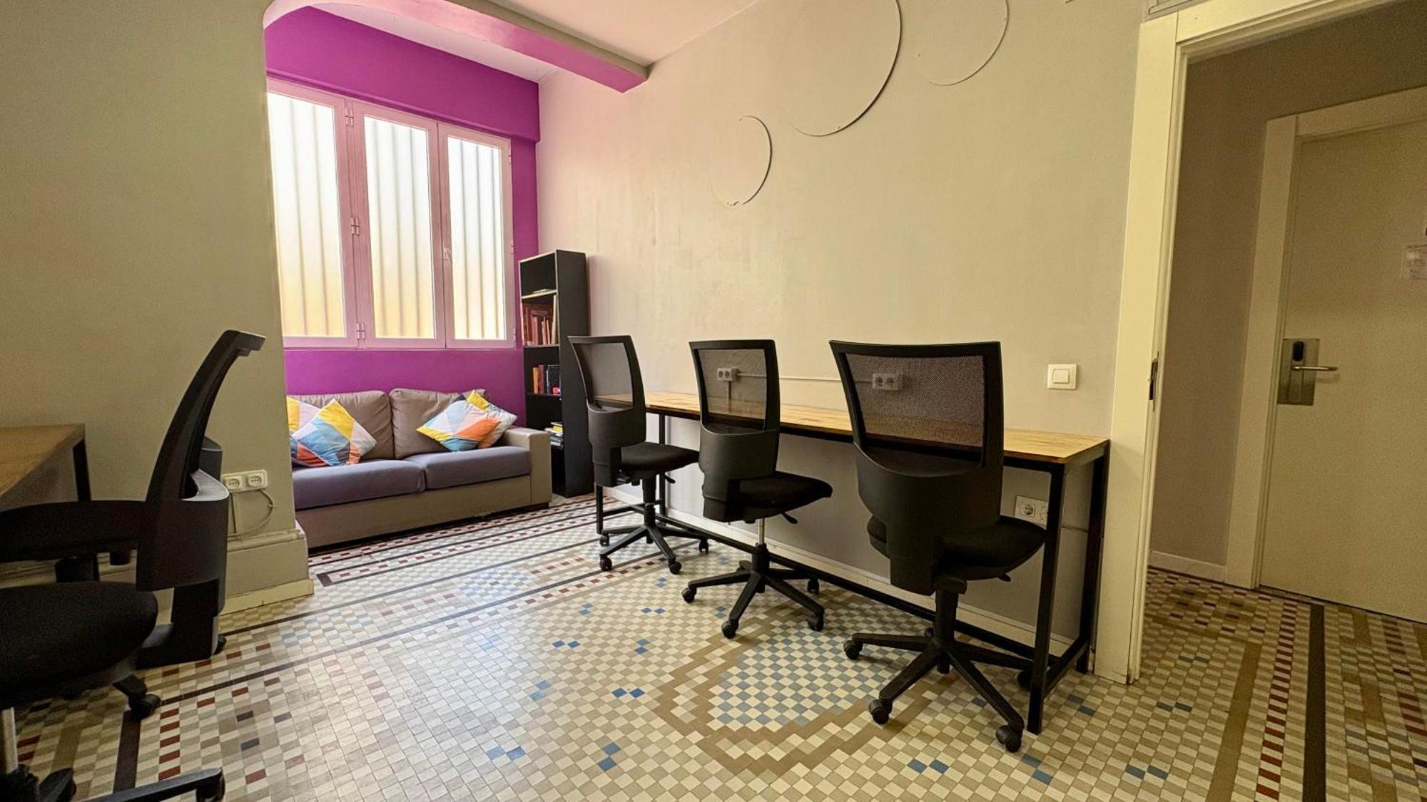 Hostel Purple Nest *